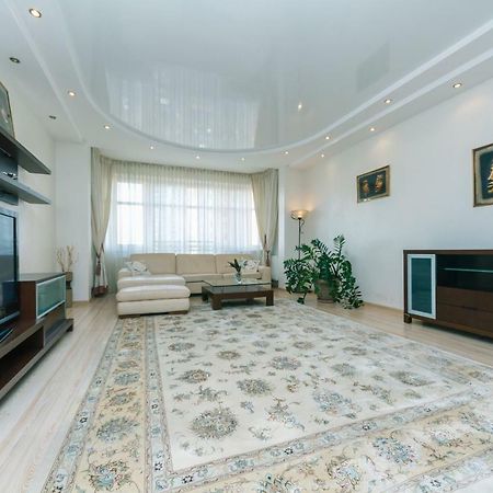 3 Комнатные Апартаменты В Центре Печерска Kijów Zewnętrze zdjęcie